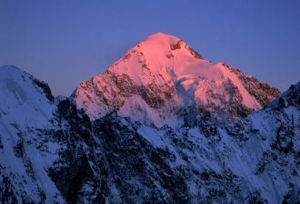 Коштан-тау (5152 м) — одна из высочайших