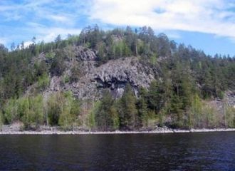 Помимо флоры и фауны, эта местность обла