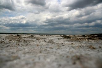 Из-за высокой солености вода не замерзае