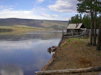 Питание преимущественно снеговое и дожде