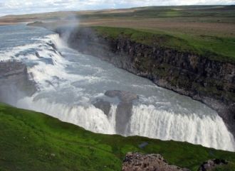 Гюдльфосс, в переводе с исландского «Зол
