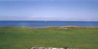 Через пролив осуществляется большое числ