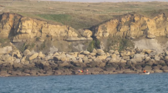 Имеет длину 170 км, ширину 20—40 км, глу