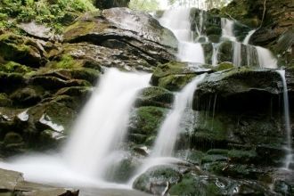 Водопад Шипот красивый в любое время год