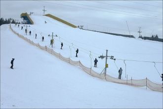 Большую часть территории занимает лыжная