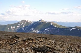 Гора Сивуля имеет две вершины, малую и б