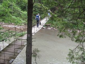 Гора разделяет две речки: Лымницу и Быст