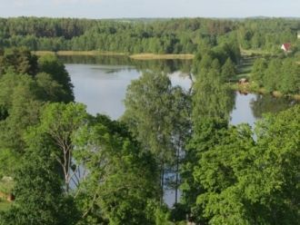 Котловина озера представляет собой два б