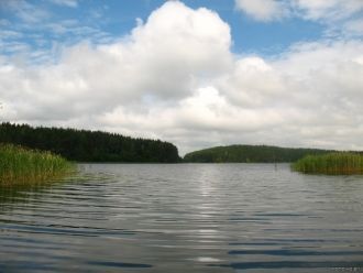 Приток воды осуществляется посредством н