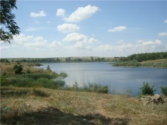 Длина реки составляет 125 километров, пл