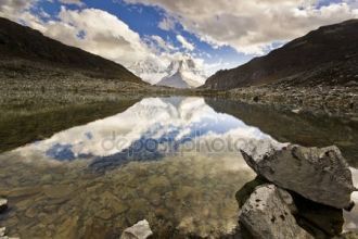 Закат облаков над горой Хуаскаран в перу
