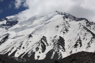 Наивысшая гора Афганистана находится в с