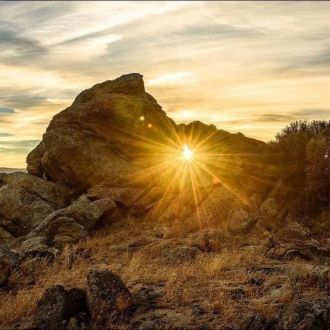 Солнечный свет на закате красиво прогляд