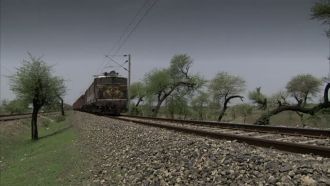 Поезд проезжающий по железной дороге в п