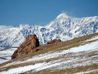 В нижнем крае ледника иногда образуются 