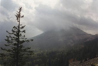 На вершине Большого Шелома огромное каме