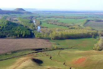 Недалеко от Сусак-тау поднимается ввысь 