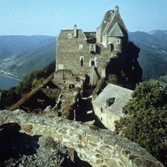 Замок Аггштайн был построен в XII веке и