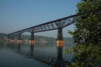 Мост Покипси - узкий стальной консольный