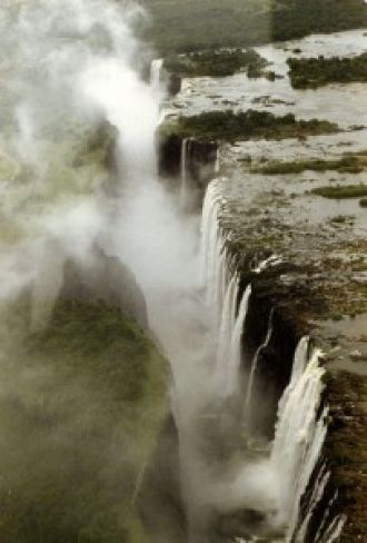 Местные жители называют огромный водопад