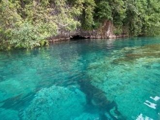 Вода Матано чиста и прозрачна, и немудре