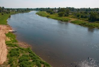 Рельеф в долине реки Днепр равнинно-холм