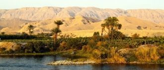 Река Нил и пустыня Сахара.