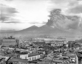 Вулкан Везувий. 1944 год.