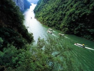 Саму реку китайцы называют Чанцзян, что 