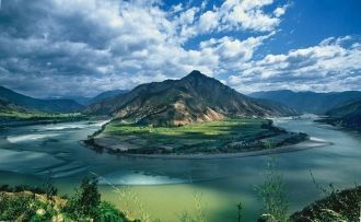 Янцзы – самая длинная река Евразии. Она 