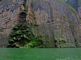 Водопад Рождественского дерево на реке Р