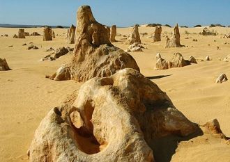 Пустыня Пиннаклс. Известняковые башенки 