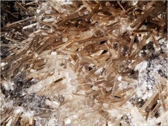 Кристаллы селенита, найденные в Пещере М