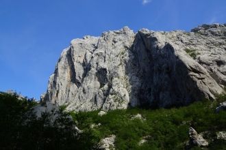 Скала под названием «Аница Кук» (712 м).