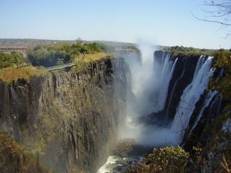 Водопад Виктория принадлежит двум национ