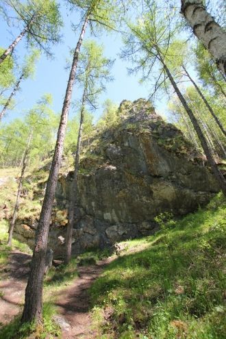 Внутри пещеры можно наблюдать как извест