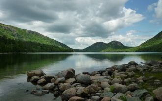 В пределах острова Маунт-Дезерт, а значи