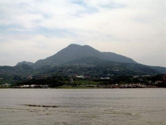 Наиболее крупный пролив Тайваньский; его