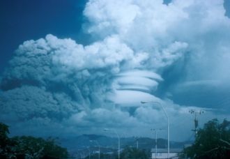 7 июня над вершиной вулкана начал образо