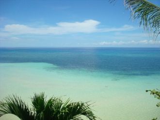 На островах моря Камотес располагается н