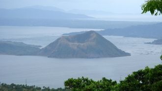 Подъем к главному кратеру занимает приме
