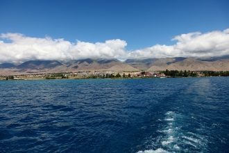 Иссык-Куль не имеет стока, отчего вода в