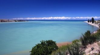 Длина Иссык-Куля 182 км, наибольшая шири