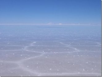 Поскольку солончак Уюни полностью покрыт