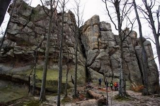 Кроме отдельных скал встречаются и доста
