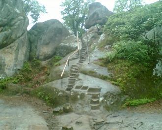 Известно, что эти пещеры раньше использо