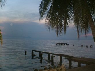 В данном озере прорыли специальный канал