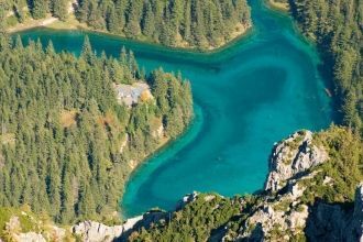Зеленое озеро входит в 20 самых необычны