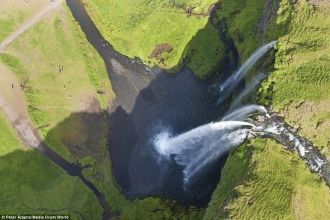 Это единственный водопад в Исландии, за 