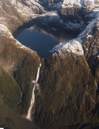 Водопад Сазерленд представляет собой фан